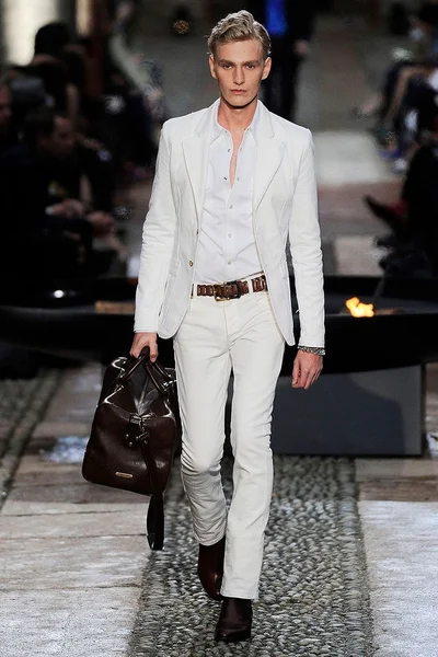 Look 8